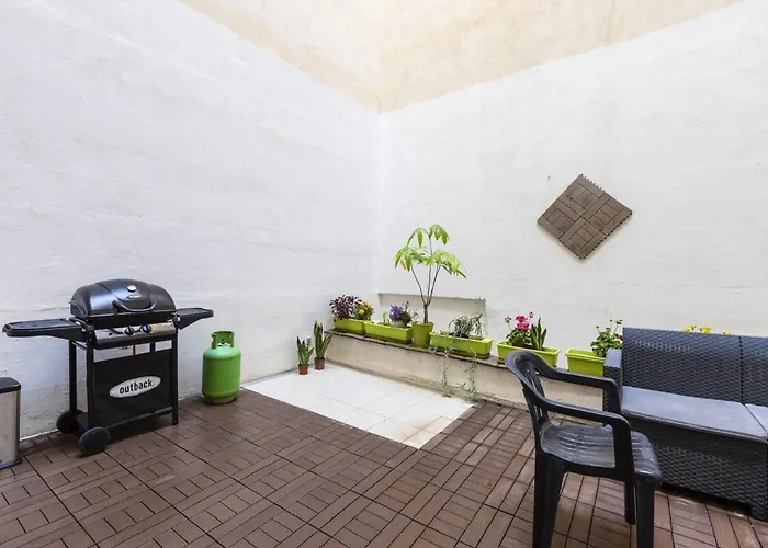 2 Bedroom Family Daire Sliema