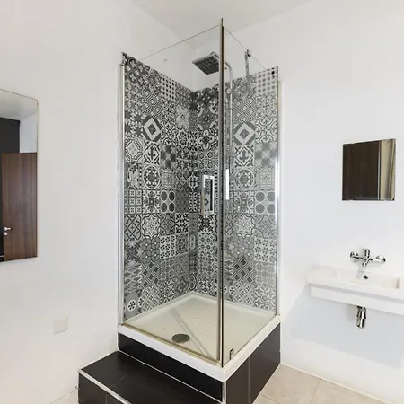 Апартаменты 2 Bedroom Family Слима